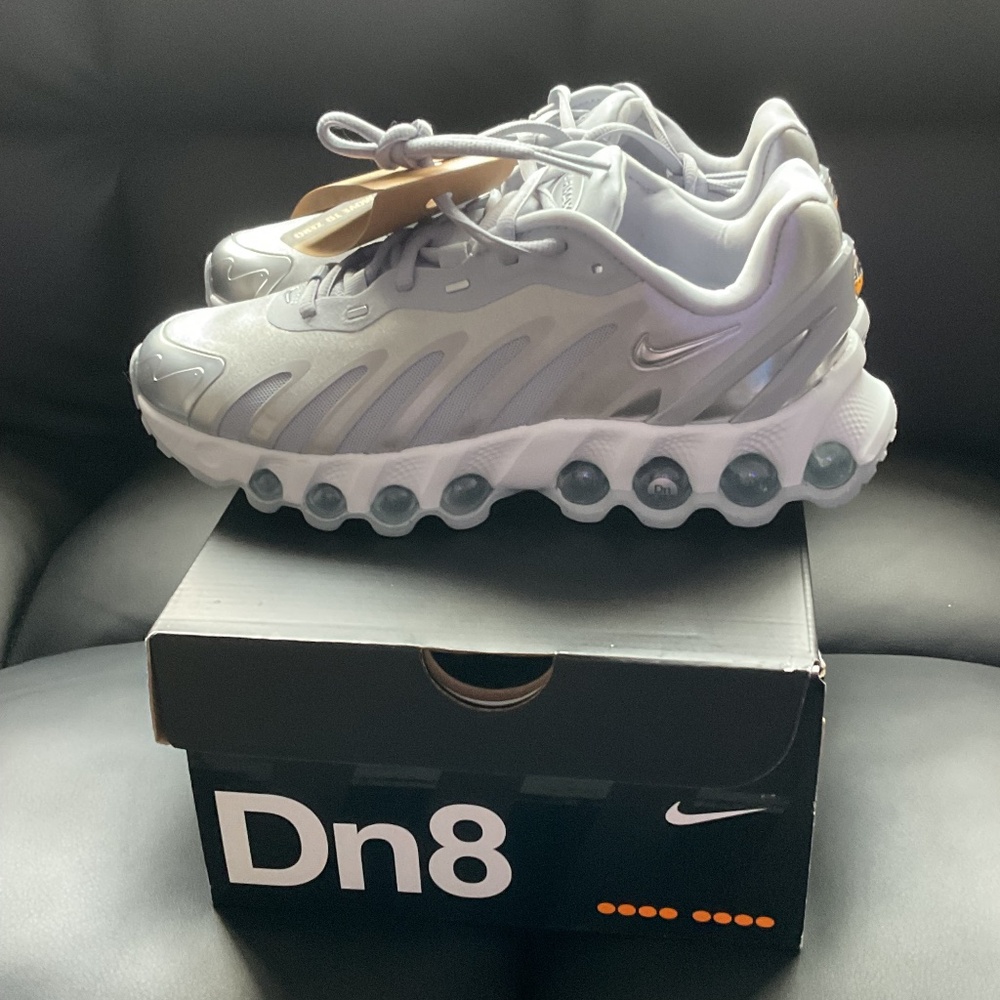 Nike Air Max DN8 GS Size 5Y / Women’s 6.5 Gray Unisex Sneakers NWT